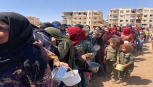 Afrin bölgesindeki ihtiyaç sahiplerine, Hatay'dan her gün sıcak yemek yardımı yapılıyor