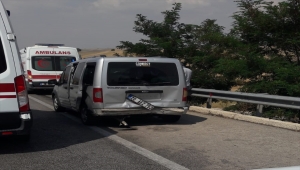 Afyonkarahisar'da otomobil ile hafif ticari araç çarpıştı: 6 yaralı