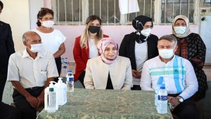 AK Partili Leyla Şahin Usta, Mersin'deki yangında zarar gören alanlarda incelemede bulundu