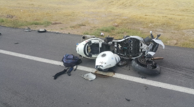 Aksaray'da motosiklet ile otomobil çarpıştı: 1 ölü, 5 yaralı