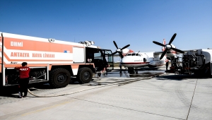 Alevlere karşı zamanla yarışan uçak pilotlarının zorlu mesaisi başladı