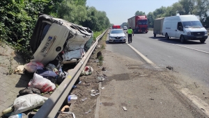 Anadolu Otoyolu'nda panelvan devrildi: 6 yaralı