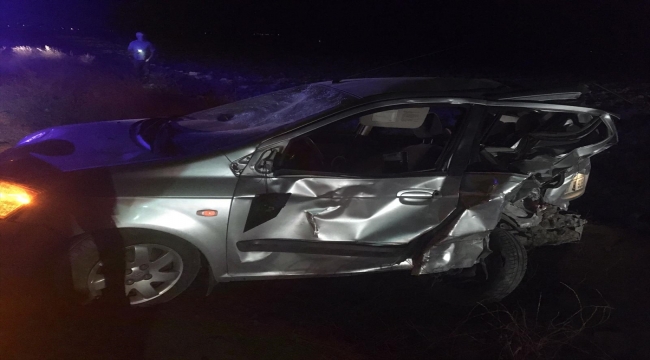 Antalya'da park halindeki otomobile başka bir araç çarptı: 1 ölü, 3 yaralı