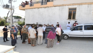 Antalya Valisi Yazıcı, Manavgat'taki orman yangınında zarar gören esnaf ve vatandaşı ziyaret etti: