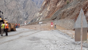 Artvin-Erzurum karayolu heyelan nedeniyle ulaşıma kapandı