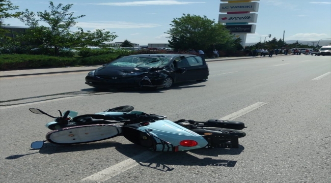 Başkentte otomobil, motosiklet ve yayaya çarptı: 3 yaralı