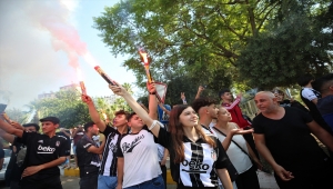 Beşiktaş kafilesi hazırlık maçı için Adana'da