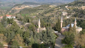Bilecik'te Şeyh Edebali Türbesi onarım ve çevre düzenlemesi için ziyarete kapatıldı