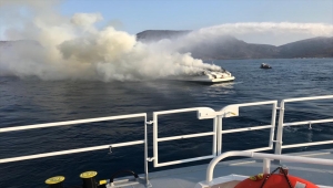 Bodrum'da yangın çıkan teknedeki 5 kişi kurtarıldı