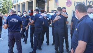 Bozkurt'taki arama kurtarma çalışmalarına destek veren Bolu Belediyesi itfaiye ekibi kente döndü