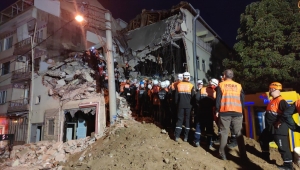 Bursa'da, tatbikat için yıkılan binada arama kurtarma çalışması gerçekleştirildi