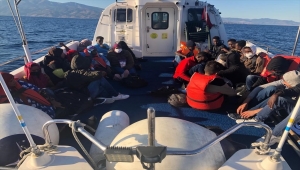 Çanakkale'de Türk kara sularına itilen 52 sığınmacı kurtarıldı