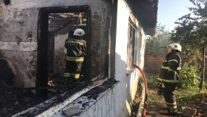 Edirne'de bir ev çıkan yangın sonucu kullanılamaz hale geldi