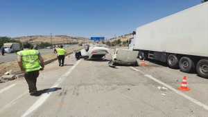 Elazığ'da iki otomobil çarpıştı: 8 yaralı