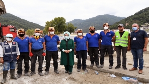 Emine Erdoğan'dan sel felaketinin yaşandığı Bozkurt'a "geçmiş olsun" ziyareti