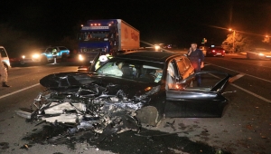 Erzincan'da iki otomobil çarpıştı: 1 ölü, 7 yaralı