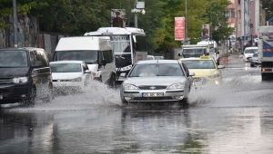 Erzurum, Ardahan ve Kars'ta sağanak ile dolu etkili oldu