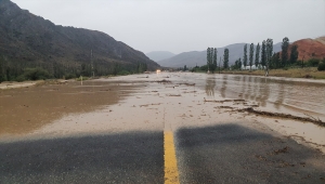 Erzurum'un Oltu ilçesinde sağanak sele dönüştü