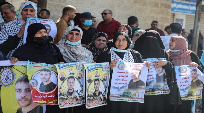 Filistinlilerden İsrail hapishanelerinde açlık grevi yapan tutukluların serbest bırakılması için eylem