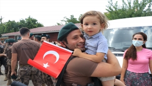 Fırat Kalkanı bölgesinde görevini tamamlayan özel harekat polisleri Erzincan'a döndü