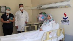 Gaziantep'te böbrek nakliyle sağlığına kavuşan genç kadın ikiz bebek sevinci yaşıyor