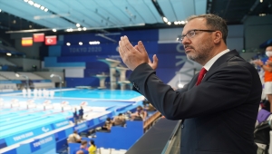 Gençlik ve Spor Bakanı Kasapoğlu, paralimpik milli yüzücüleri tebrik etti