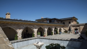 GRAFİKLİ - Hacı Bektaş Veli, evrensel mesajlarıyla insanlığa ışık tutuyor