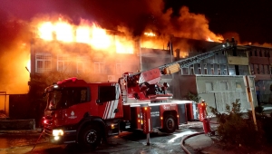 GÜNCELLEME 2 - İkitelli Çevre Sanayi Sitesi'nde yangın çıktı