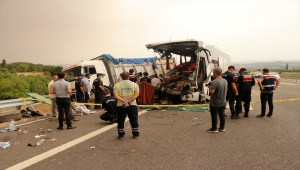 GÜNCELLEME 2 - Manisa'da otobüs tıra çarptı: 6 ölü, 42 yaralı
