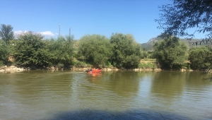 GÜNCELLEME - Bilecik'te Sakarya Nehri'ne düşen genç için arama kurtarma çalışması başlatıldı
