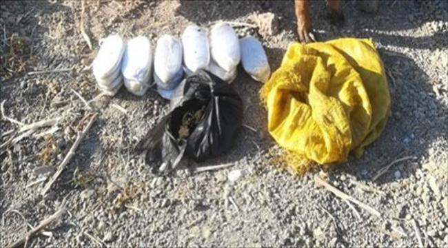 Hatay'da Suriye sınırına yakın tarlada 5 kilo 800 gram esrar ele geçirildi
