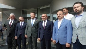 İzmir'de Büyükşehir Belediye Başkanı Soyer ve AK Parti İl Başkanı Sürekli "kentsel dönüşüm" gündemiyle bir araya geldi