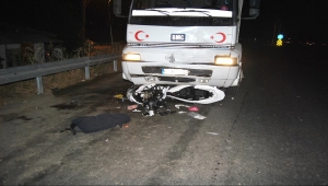İzmir'de kamyon ile motosikletin çarpıştığı kazada baba ve küçük kızı yaşamını yitirdi 
