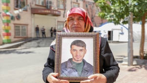 Kardeşine kavuşan abladan oturma eyleminin 700'üncü gününde Diyarbakır annelerine destek ziyareti