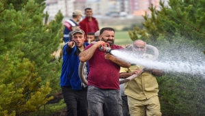 Kars'ta anız yangını, ormana sıçradığı ilk anda yoğun müdahale ile söndürüldü