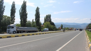 Kastamonu'da tırın dorsesine çarpan hafif ticari aracın sürücüsü öldü