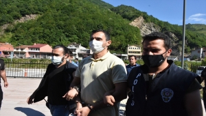 Kastamonu'daki sel felaketinde yıkılan bir bina nedeniyle gözaltına alınan müteahhit adliyeye sevk edildi