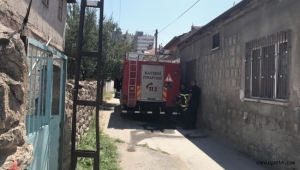 Kayseri'de annesini darbeden genç odunluğu ateşe verdi