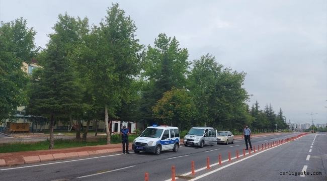 Kayseri'de ERÜ kampüsünden kablo çalmak isteyen zanlılar suçüstü yakalandı