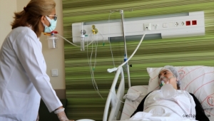 Kayseri'de kararsız kaldığı için aşısını yaptırmayan Kovid-19 hastası kadın pişmanlığını anlattı