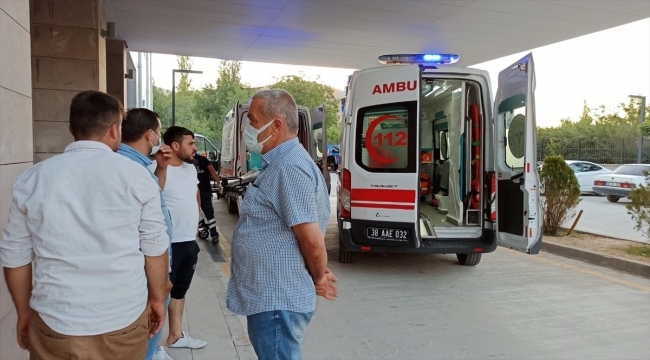 Kayseri'de nişan töreni sırasında balkon çöktü: 13 yaralı