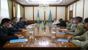 Kazakistan ve Pakistan askeri alanda iş birliğini görüştü