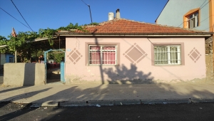 Konya'da zemini çöken müstakil evdeki kadın ile torunu yaralandı