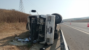 Kuzey Marmara Otoyolu'nda devrilen tankerin sürücüsü yaralandı
