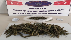 Malatya'da otomobilde uyuşturucuyla yakalanan iki şüpheli gözaltına alındı