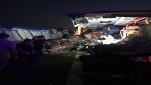 Manisa'da otobüs tıra çarptı: 9 ölü, 30 yaralı 
