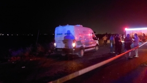 Manisa'da otomobil ile minibüs çarpıştı: 3 ölü, 7 yaralı