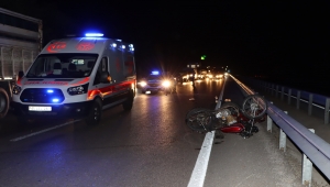 Manisa'da tır ile motosiklet çarpıştı, 2 kişi yaralandı