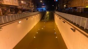 Mersin'de sağanak hayatı olumsuz etkiledi