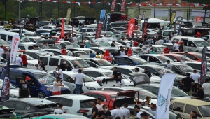 Modifiye araç tutkunları Çekmeköy'de buluştu 
